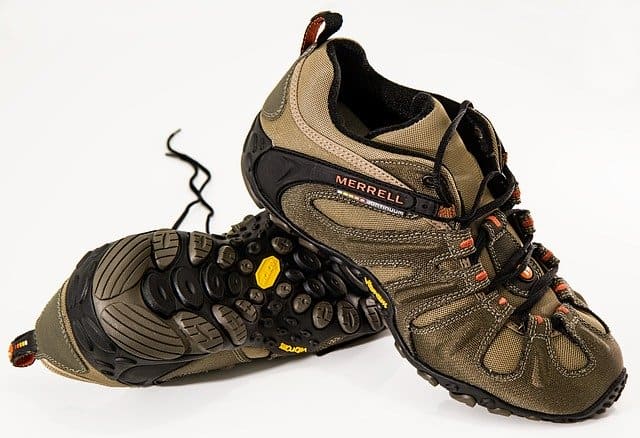 Best Walking Shoes for Men with Flat Feet